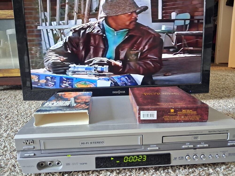 JVC HR-XVC27U VHS DVD Combo Player Hi-Fi Tested Works RCA Cables Movies No Remot